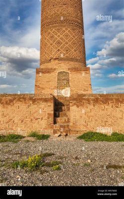 Khorasan Minaret! En Hyllning Till Geometriska Mönster Och Himmelsk Höjd